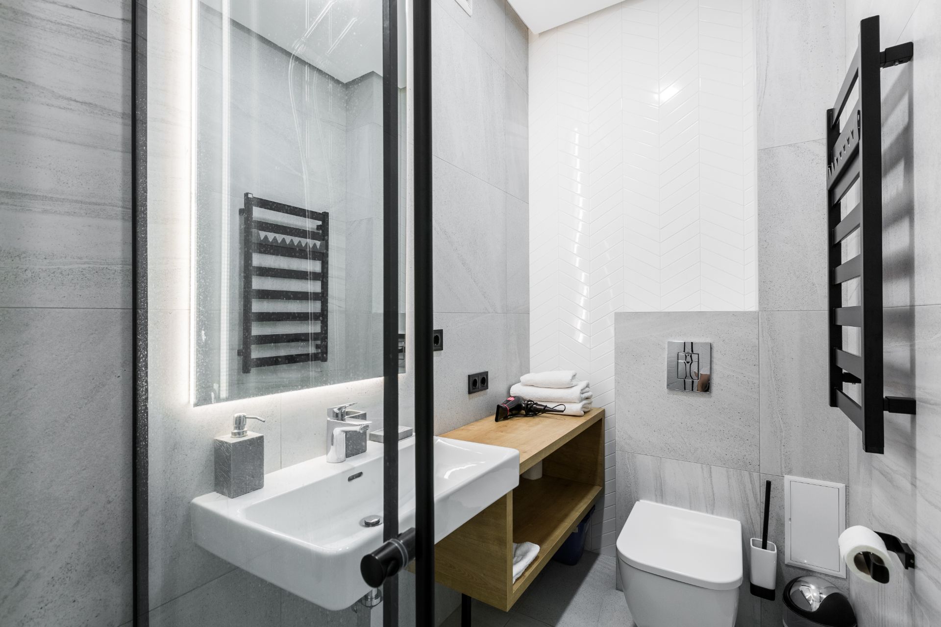 Maximising Space in Small Bathrooms